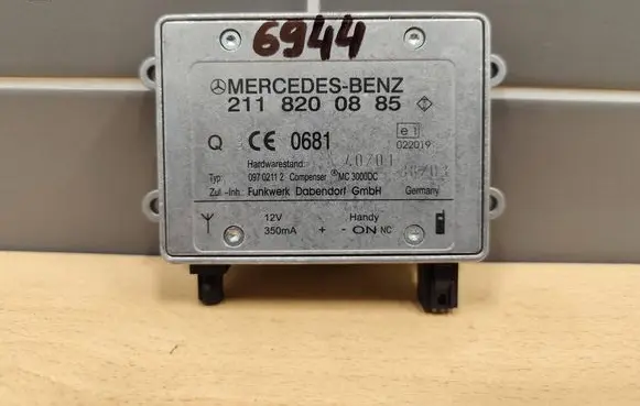 Mercedes-Benz C W203 Aerial antenna amplifier 2118200885 09702112