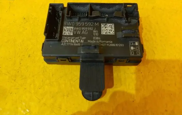 Audi A4 S4 B9 Door control unit/module 8W0959592M
