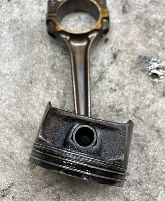 Opel Astra H Piston 