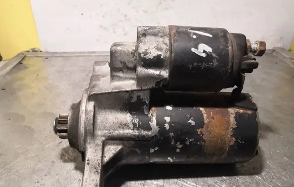 Volkswagen Golf IV Starter motor 000121006 020911023F