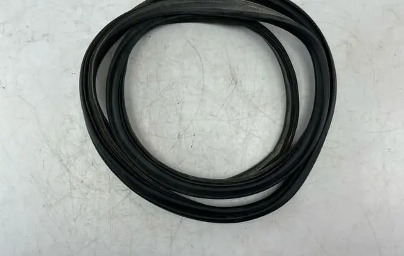 Trunk rubber seal (body)