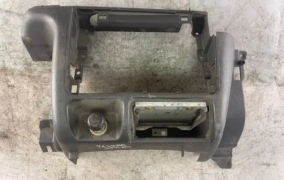 Mitsubishi Pajero Sport I Dashboard center trim panel Mr471872