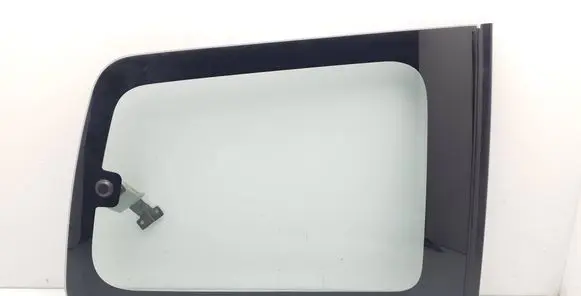 Mitsubishi Pajero Rear side window AS2