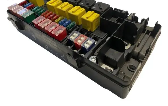 Land Rover Discovery Fuse module YQE103800
