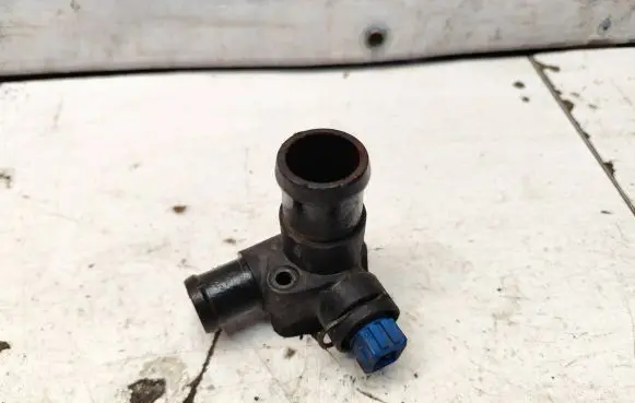 Audi A4 S4 B5 8D Engine coolant pipe/hose