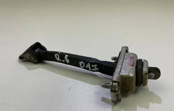 Opel Mokka X Rear door check strap stopper