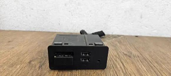 Mazda CX-5 USB socket connector D09H669U0 904526412446 MD412446