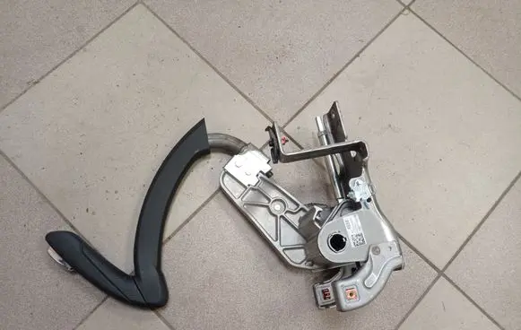 Buick Encore I Handbrake/parking brake lever assembly 42576659 688309947 1122237A00000000