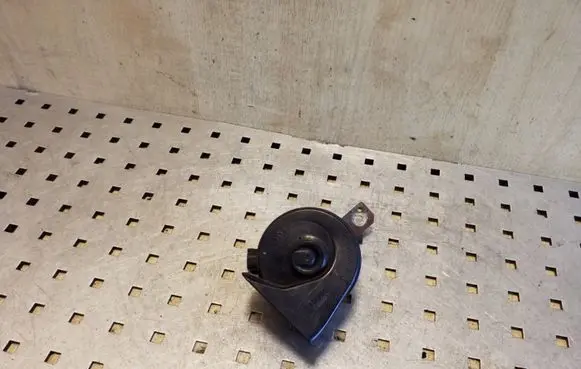 Volvo V70 Horn signal E30055306 A046522