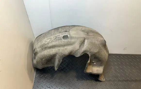 Rear arch fender liner splash guards