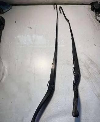 Opel Vectra C Front wiper blade arm 13188258