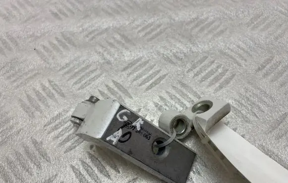 BMW 2 F46 Rear door lower hinge 7246063