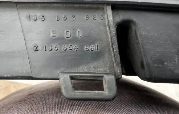 Volkswagen Jetta IV Front bumper lower grill 1J5853665 1J5854661