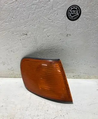 Audi A6 S6 C4 4A Front indicator light 137984