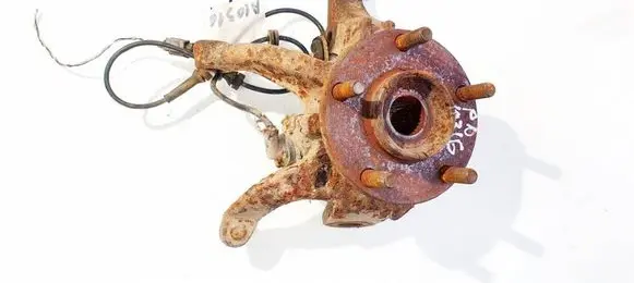 Nissan X-Trail T30 Front wheel hub