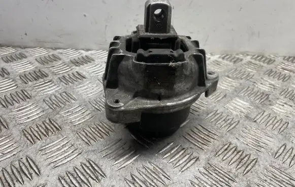 BMW 5 F10 F11 Engine mount bracket 6777371