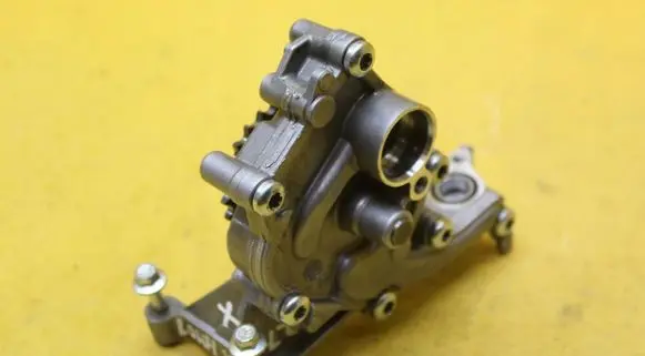 Peugeot 208 I Oil pump 9808231280