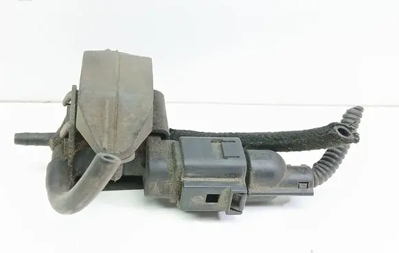 Volkswagen Golf IV Turbo solenoid valve 028906283N