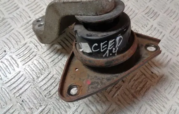 KIA Ceed Engine mount bracket
