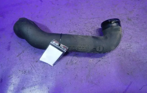 Volkswagen PASSAT B4 Intercooler hose/pipe 