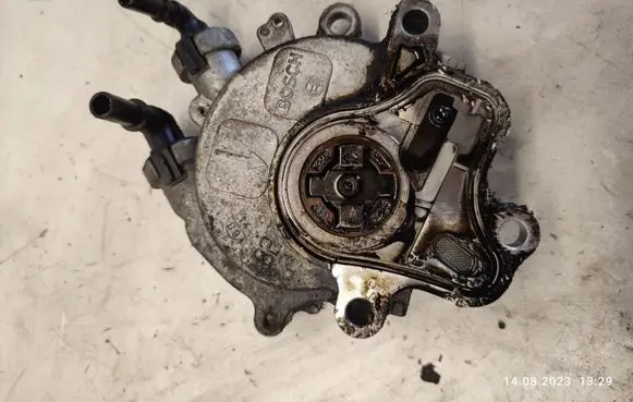 Peugeot 407 Vacuum pump 4R8Q2A451AF