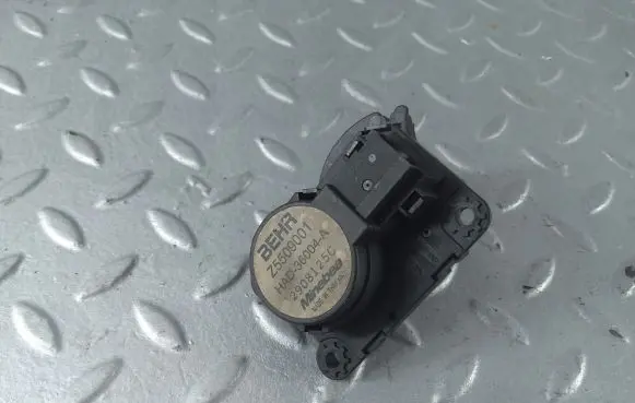 Citroen DS5 Air flap motor/actuator Z5509001 2908125C