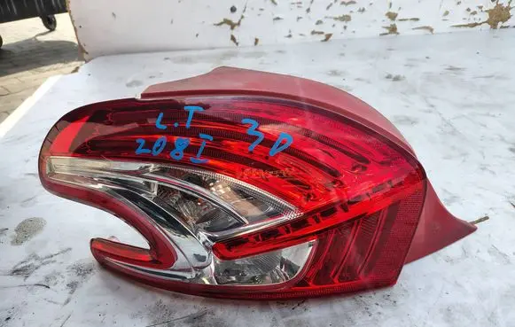 Peugeot 208 I Rear/tail lights 9672628280