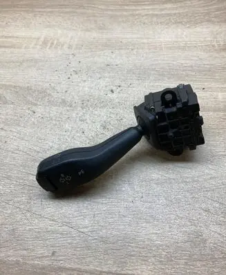 BMW 5 E39 Indicator stalk 8363668 01104010