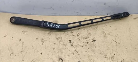 Front wiper blade arm