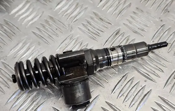 Audi A4 S4 B7 8E 8H Fuel injector 03G130073G 0414720404