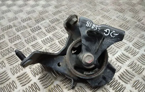 Toyota RAV 4 (XA40) Engine mount bracket