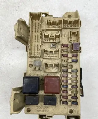 Toyota Avensis Verso Fuse module 8922144030