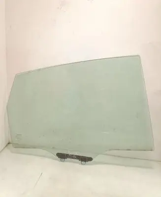 Honda CR-V Rear door window glass AS2