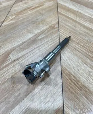 Nissan Navara D23 Fuel injector HMLGT5690R