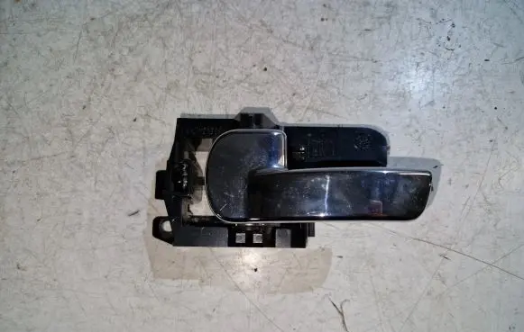 Nissan Qashqai Front door interior handle 80671