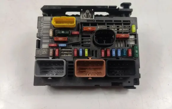Peugeot 3008 I Fuse box set 9675877980