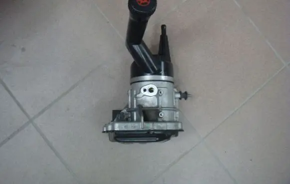 Peugeot 308 Power steering pump 9670700380