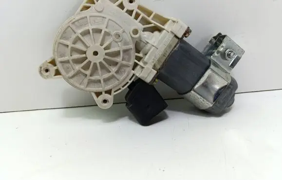 BMW 5 E60 E61 Front door window regulator motor 7075670