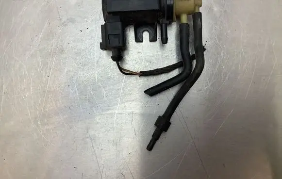 Audi A3 S3 8P Turbo solenoid valve 1K0906627A 06T026