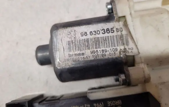 Peugeot 407 Front door window regulator motor 1137328403 9663036580