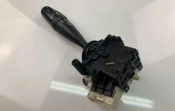 Toyota Yaris Indicator stalk 173648