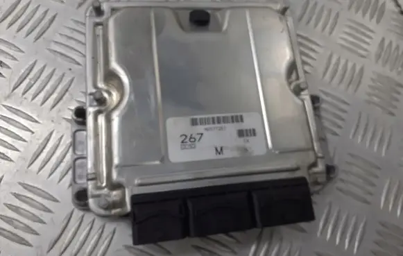Mitsubishi Space Star Engine control unit/module MR577267