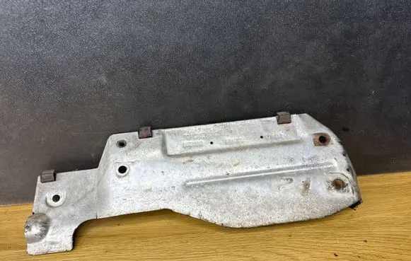 Volvo V70 Heat shield in engine bay 8627288
