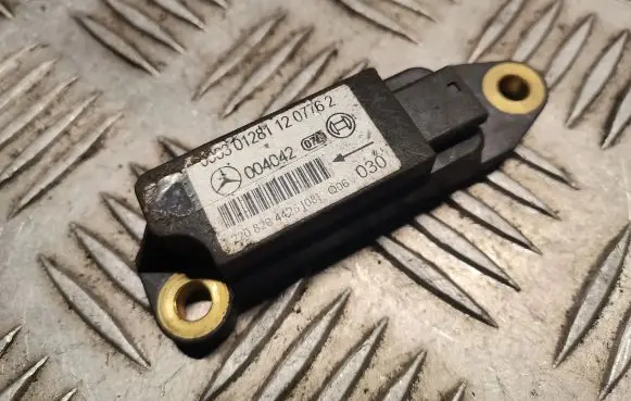 Mercedes-Benz S W220 Airbag deployment crash/impact sensor 2208204426