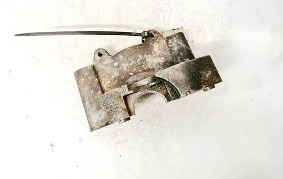 Engine mounting bracket