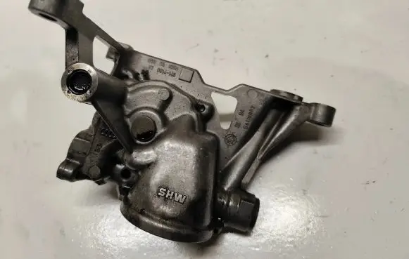 Audi A4 S4 B7 8E 8H Oil pump 059115105H 870814146