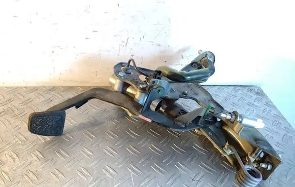 Toyota Land Cruiser (J150) Brake pedal 
