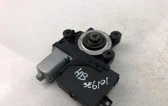 Volvo S40 Front door window regulator motor 979040100