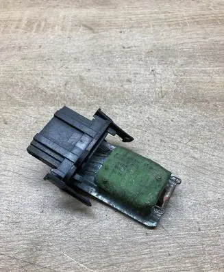 Volkswagen Golf III Heater blower motor/fan resistor 1H0959263 881051771