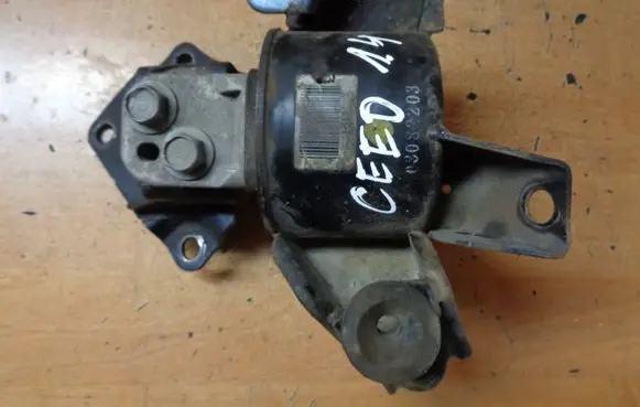 KIA Ceed Engine mount bracket